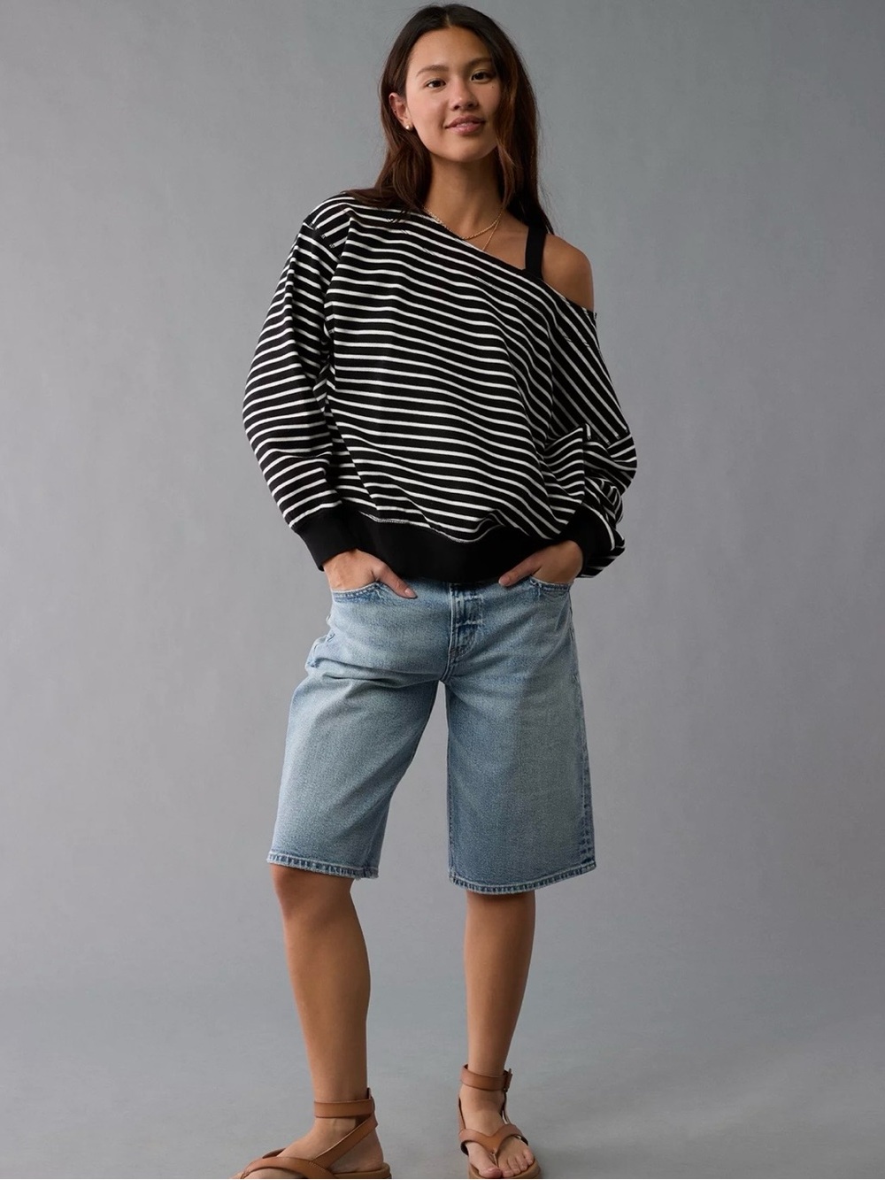 American Eagle Off The Shoulder Sweatshirt Black & White, size M, like new